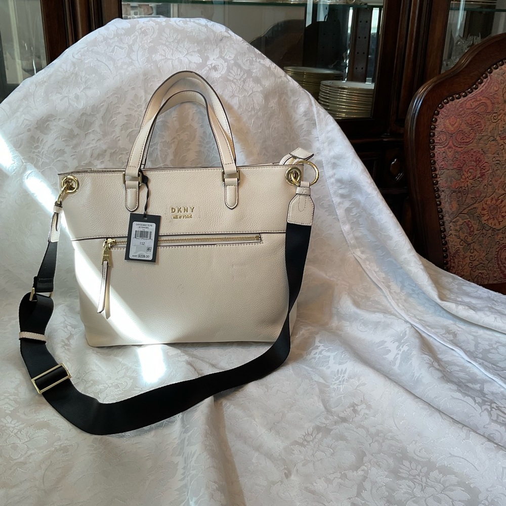 DKNY HANDBAG